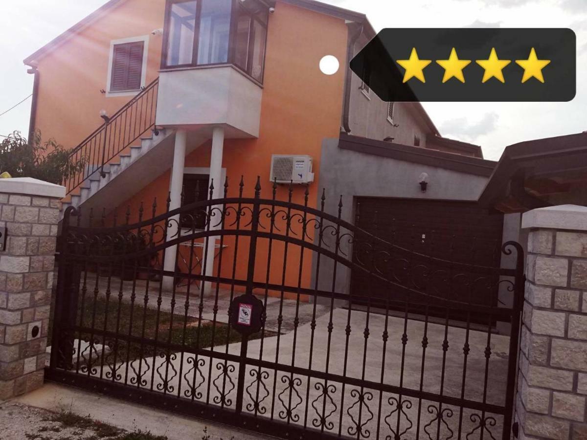 בוג'ה Apartment Dorina מראה חיצוני תמונה
